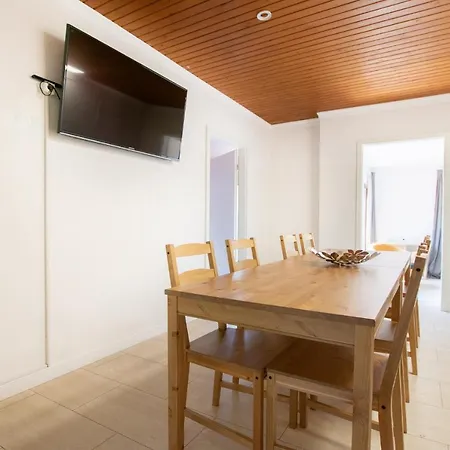 Raj Living - 6 With Garden - 15 Min Messe Dus & Airport Dus *