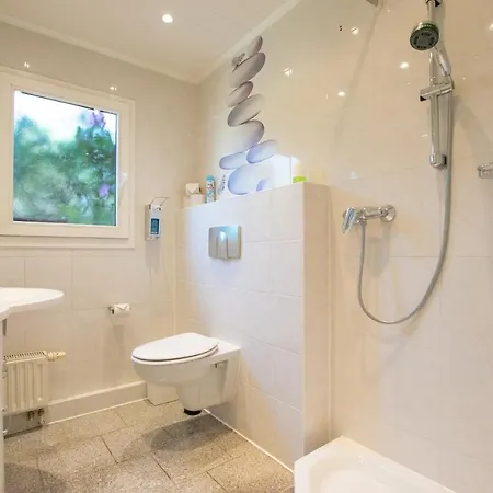 Tolstov House - 6 With Garden - 15 Min Messe Dus & Airport Dus