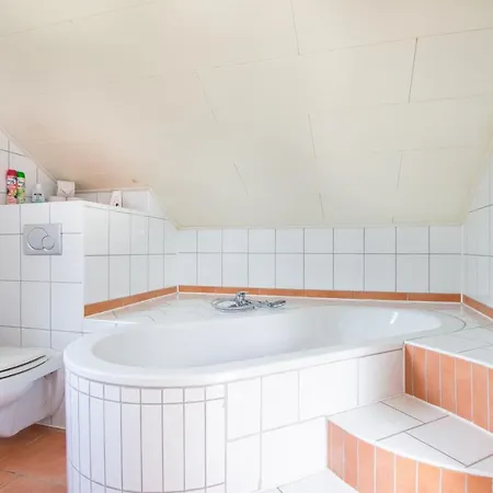 Tolstov House - 6 With Garden - 15 Min Messe Dus & Airport Dus