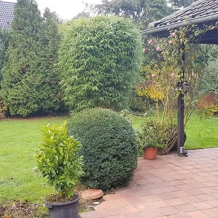 Raj Living - 6 With Garden - 15 Min Messe Dus & Airport Dus Apartment