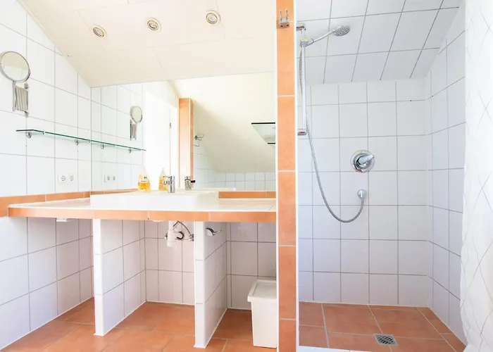 Appartement Tolstov House - 6 With Garden - 15 Min Messe Dus & Airport Dus Meerbusch