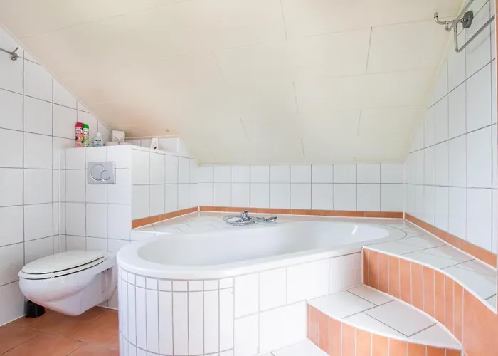 Tolstov House - 6 With Garden - 15 Min Messe Dus & Airport Dus